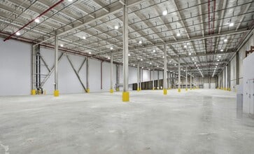 28-10 Whitestone Expy, Flushing, NY à louer Photo intérieure– Image 1 sur 5