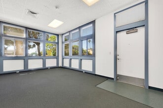 996-1000 S Seaward Ave, Ventura, CA à louer Photo intérieure– Image 1 sur 9