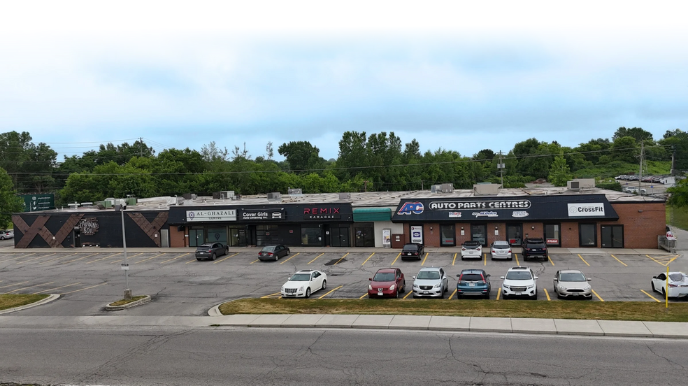 689 Oxford St W, London, ON à louer - Photo principale – Image 1 sur 4