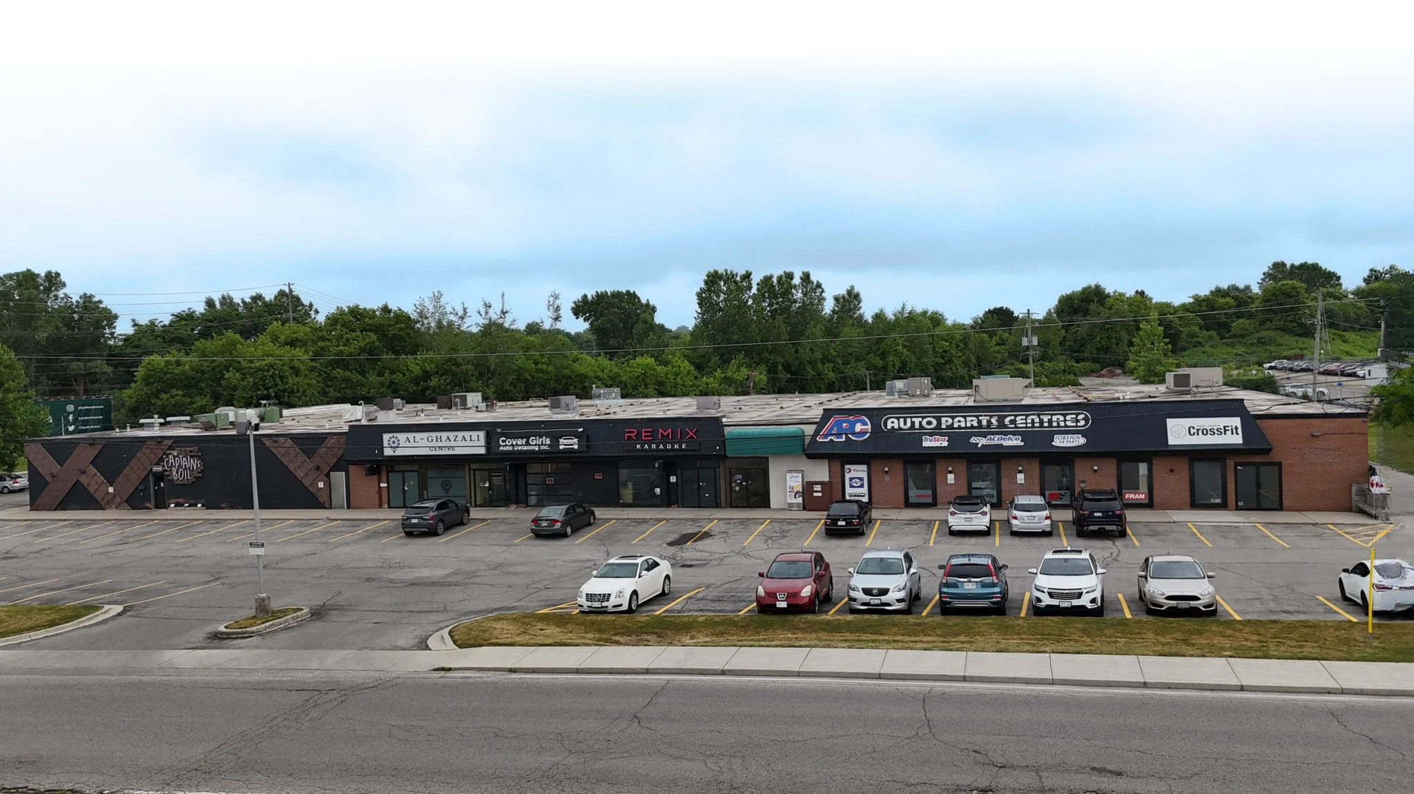 689 Oxford St W, London, ON à louer Photo principale– Image 1 sur 5
