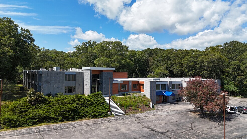 183 Providence New London Tpke, North Stonington, CT à louer - Photo de l’immeuble – Image 1 sur 36