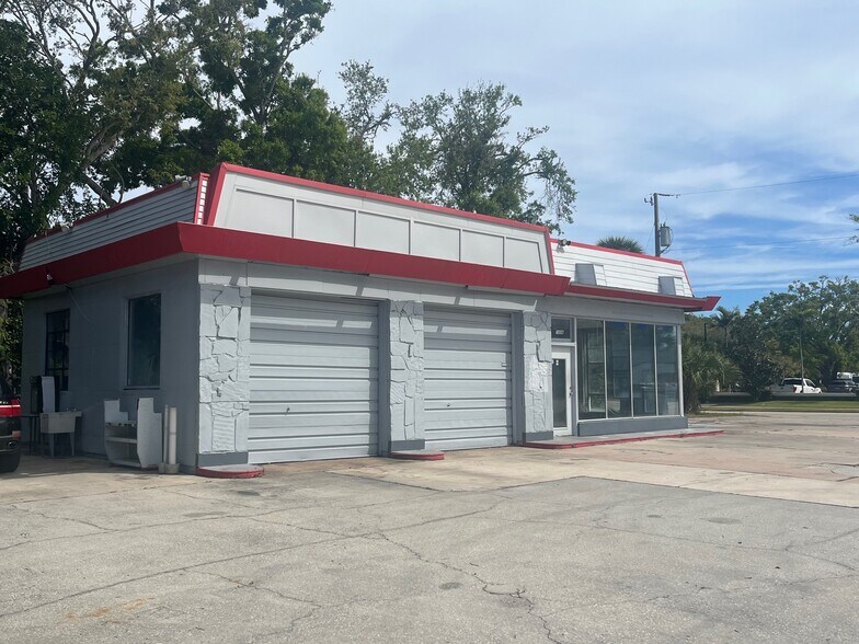 1006 21st St, Vero Beach, FL à louer - Photo de l’immeuble – Image 2 sur 7