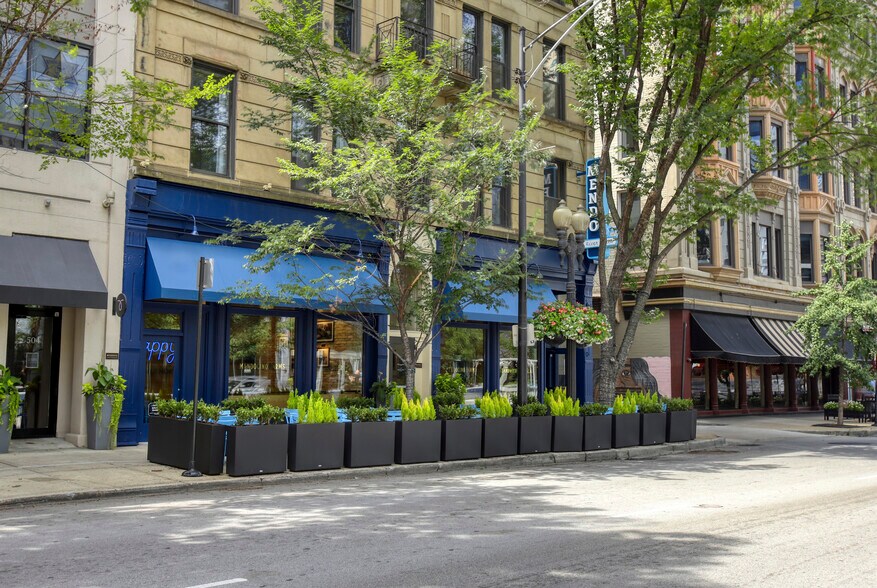 506-508 N Clark St, Chicago, IL à louer - Photo de l’immeuble – Image 1 sur 1