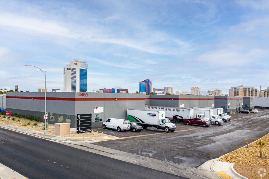 4460 Arville St, Las Vegas, NV à louer - Photo de l’immeuble – Image 1 sur 4