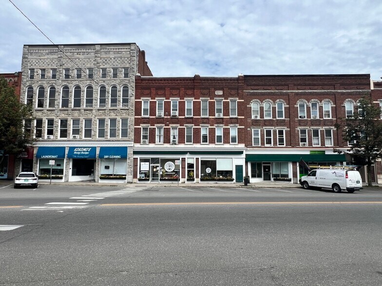 43, 49 & 51 Main Street, Fair Haven, VT portefeuille de 3 biens à vendre sur LoopNet.fr - Photo principale – Image 1 sur 17