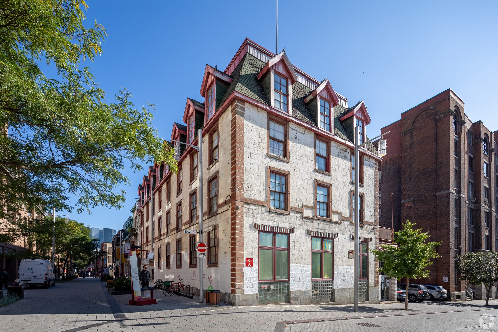 120 Rue De La Gauchetière O, Montréal, QC à vendre Photo principale– Image 1 sur 5