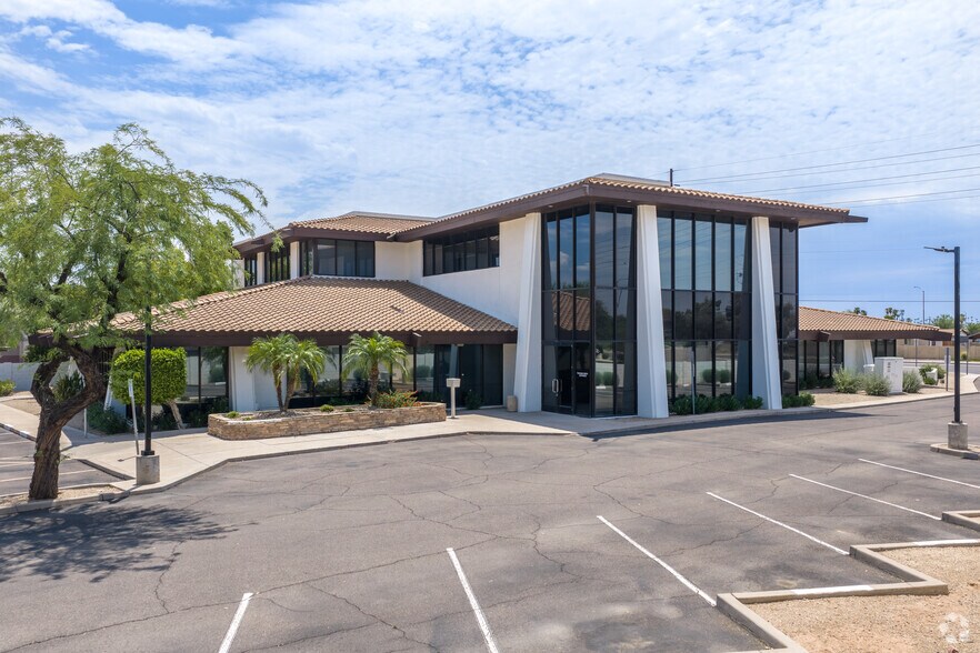 2610 E University Dr, Mesa, AZ à louer - Photo de l’immeuble – Image 2 sur 5
