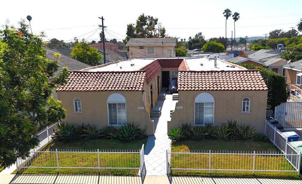 5911 S Wilton Pl, Los Angeles, CA à vendre - Photo de l’immeuble – Image 3 sur 8