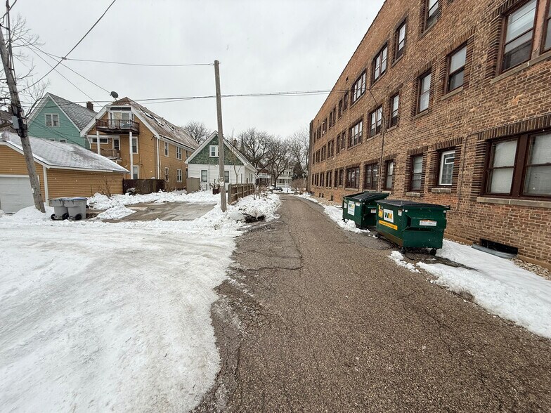 2628 N Humboldt Blvd, Milwaukee, WI à vendre - Photo de l’immeuble – Image 3 sur 13