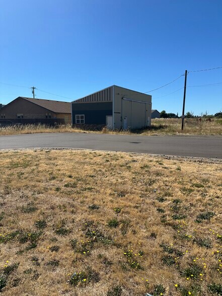 410 Main St, Aumsville, OR à vendre - Photo de l’immeuble – Image 3 sur 9