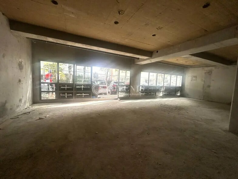 Local commercial dans Le Mans à louer - Photo de l’immeuble – Image 2 sur 3