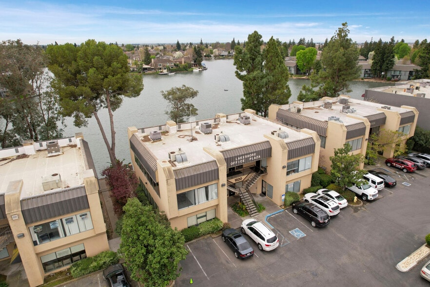 1820 W Kettleman Ln, Lodi, CA à vendre - Photo de l’immeuble – Image 2 sur 14