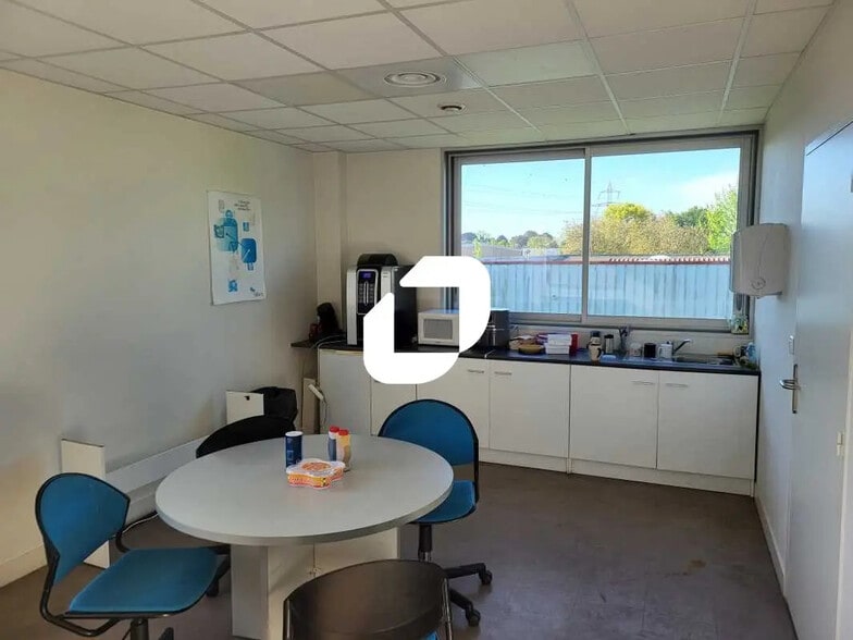 Industriel/Logistique dans Mérignac à louer - Photo de l’immeuble – Image 3 sur 9