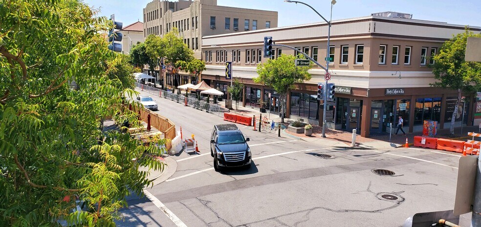 301 E 3rd Ave, San Mateo, CA à louer - Photo de l’immeuble – Image 3 sur 6