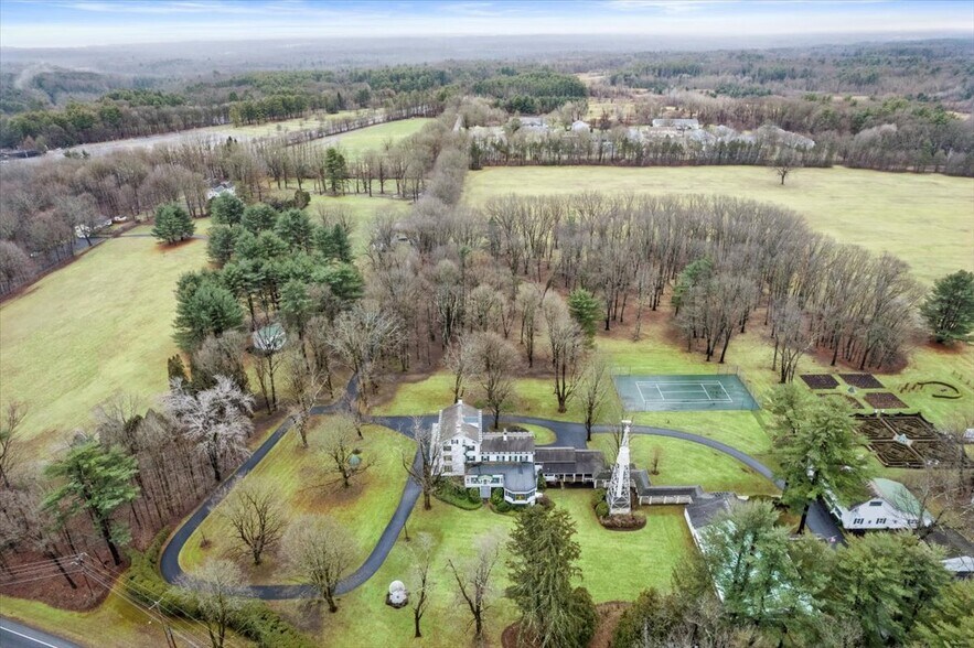 40 Geyser Rd, Saratoga Springs, NY à vendre - Photo de l’immeuble – Image 2 sur 20