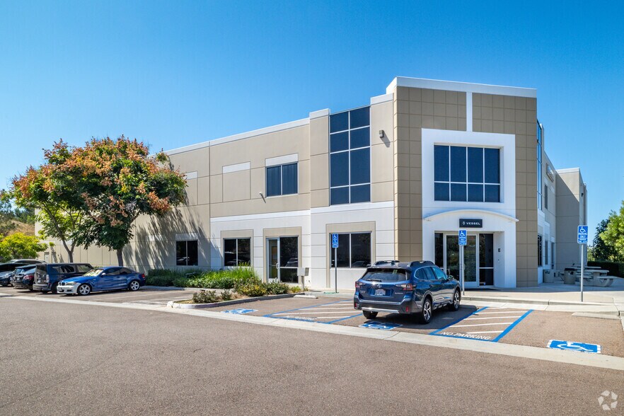 3197 Lionshead Ave, Carlsbad, CA à louer - Photo de l’immeuble – Image 1 sur 4