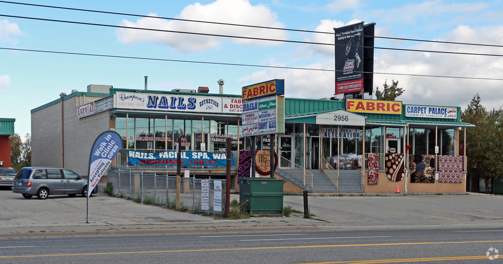2956 Eglinton Ave E, Toronto, ON à louer - Photo de l’immeuble – Image 3 sur 4