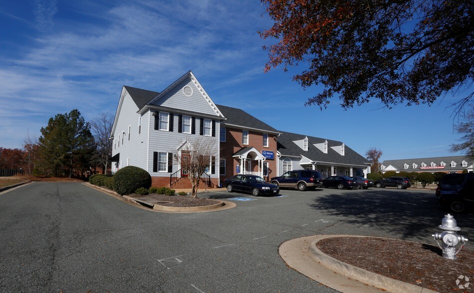 13700-13702 Village Mill Dr, Midlothian, VA à louer - Photo de l’immeuble – Image 1 sur 5
