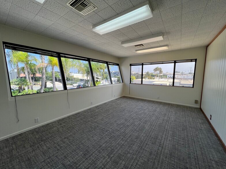 735 Ohms Way, Costa Mesa, CA à louer - Photo intérieure – Image 3 sur 16