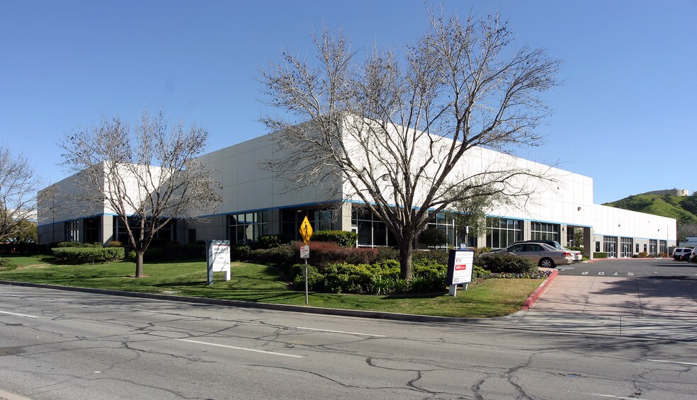 25620 Rye Canyon Rd, Valencia, CA à louer - Photo de l’immeuble – Image 2 sur 14