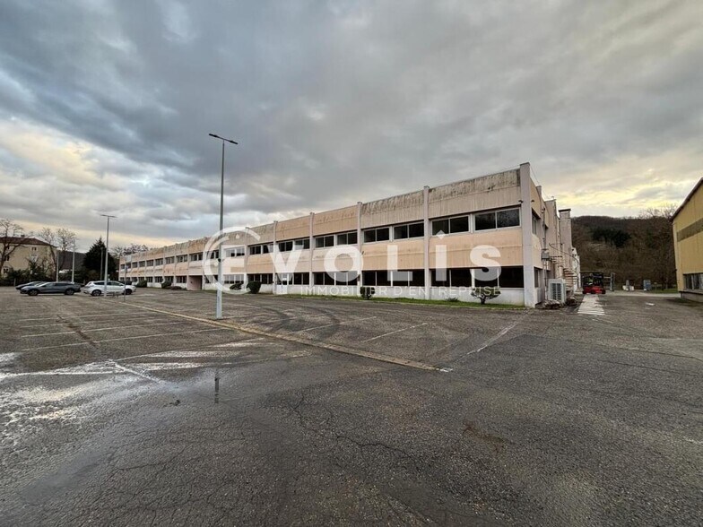 Rue De La Démocratie, Givors à louer - Photo de l’immeuble – Image 3 sur 24
