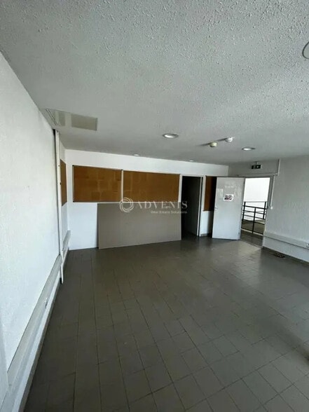 Industriel/Logistique dans  à louer - Photo de l’immeuble – Image 3 sur 9