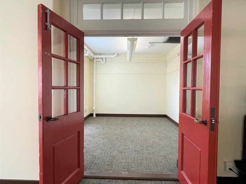 220 Halleck St, San Francisco, CA à louer - Photo de l’immeuble – Image 3 sur 20