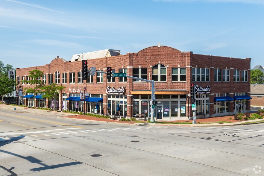 0S050 Winfield Rd, Winfield, IL à louer - Photo principale – Image 1 sur 25