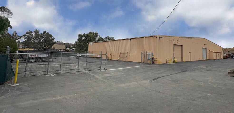 19011 Mermack Rd, Lake Elsinore, CA à louer - Photo de l’immeuble – Image 2 sur 21