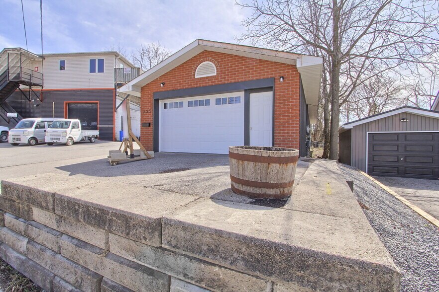 395 Bay St W, Brock, ON à vendre - Photo de l’immeuble – Image 2 sur 36
