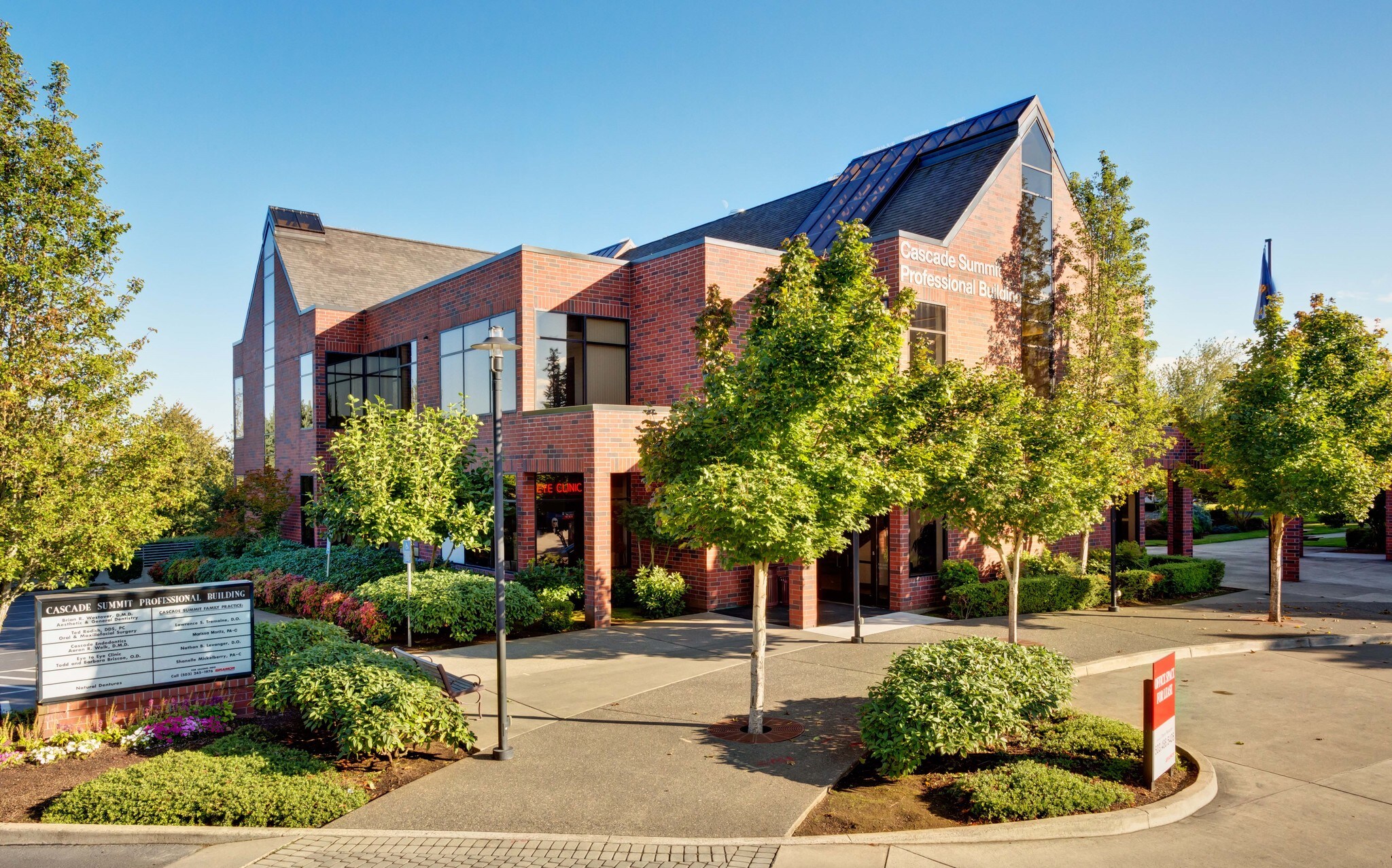 22400 S Salamo Rd, West Linn, OR à louer Photo principale– Image 1 sur 13