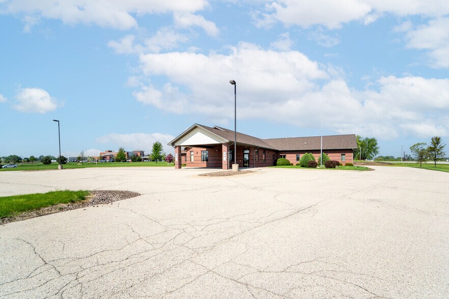790 Eastgate Dr, Ripon, WI à vendre - Photo de l’immeuble – Image 3 sur 41