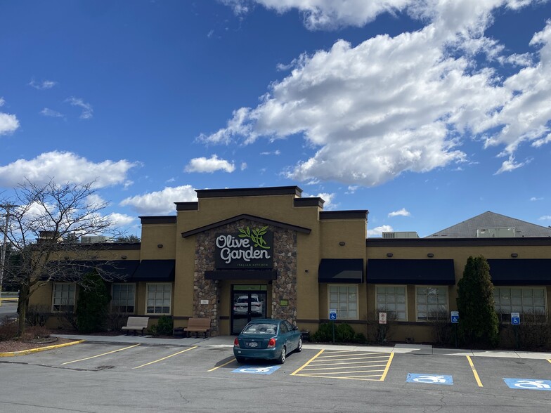 711-756 Upper Glen St, Queensbury, NY à louer - Photo de l’immeuble – Image 2 sur 19