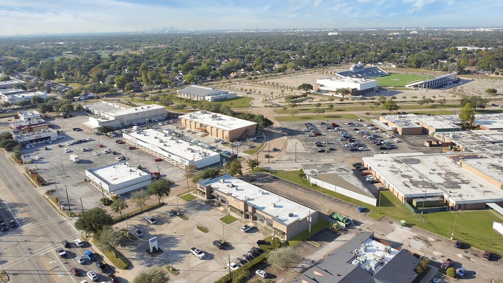 4001 Spencer Hwy, Pasadena, TX à louer - Photo de l’immeuble – Image 2 sur 9