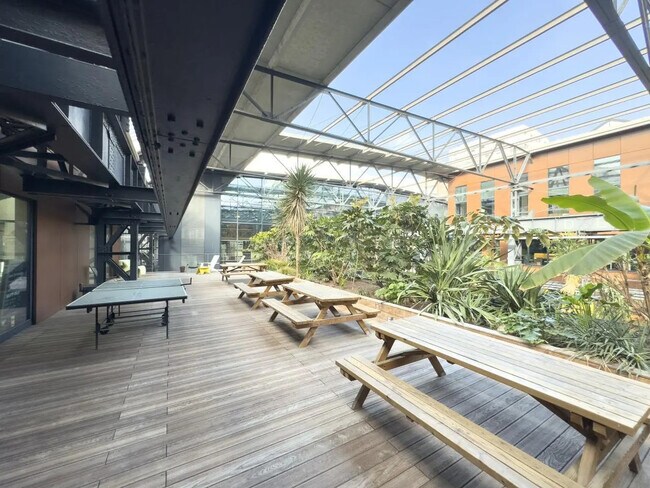 Plus de détails pour 6 Rue De L'Hippodrome, Saint-Ouen-sur-Seine - Bureau à louer