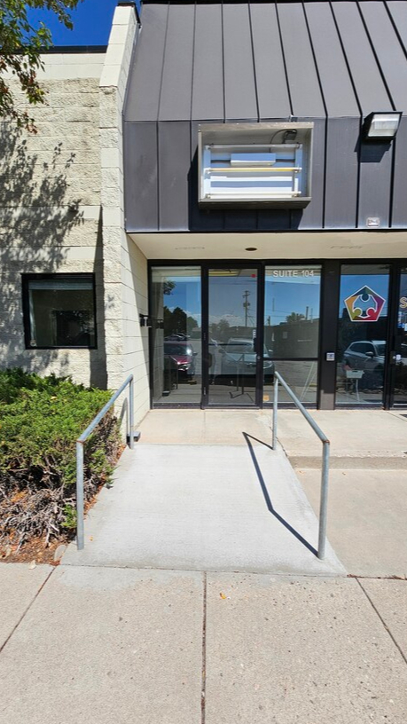 4301 S Federal Blvd, Englewood, CO à louer Photo de l’immeuble– Image 1 sur 13