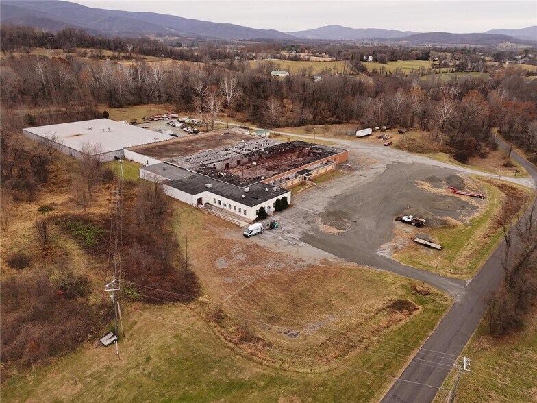 113 Aileen Rd, Flint Hill, VA à vendre - Photo de l’immeuble – Image 3 sur 62