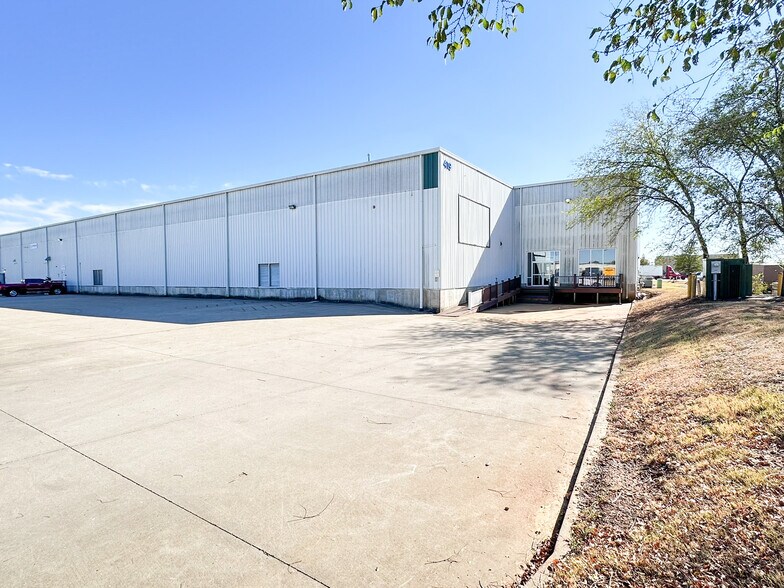 419 S Lincoln St, Lowell, AR à louer - Photo de l’immeuble – Image 2 sur 19