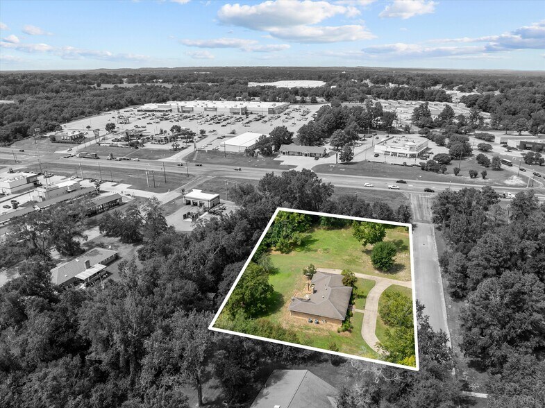 103 Wesley Dr, Palestine, TX à louer - Photo de l’immeuble – Image 1 sur 12