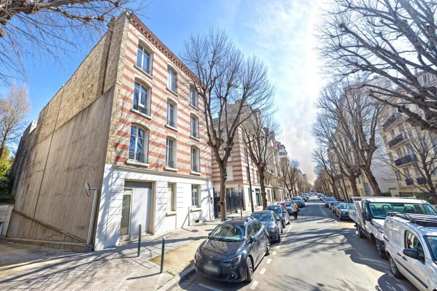 Bureau dans Neuilly-sur-Seine à vendre - Photo de l’immeuble – Image 2 sur 11