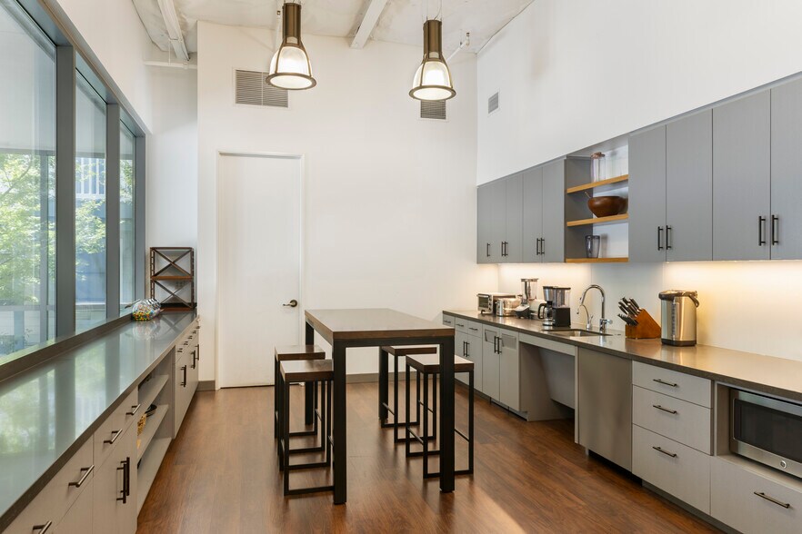 537 Hamilton Ave, Palo Alto, CA à louer - Photo de l’immeuble – Image 3 sur 14