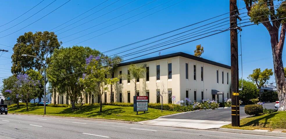 595 W Lambert Rd, Brea, CA à louer - Photo de l’immeuble – Image 2 sur 22