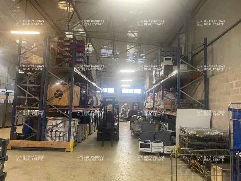 Industriel/Logistique dans Vitrolles à louer - Photo de l’immeuble – Image 2 sur 13