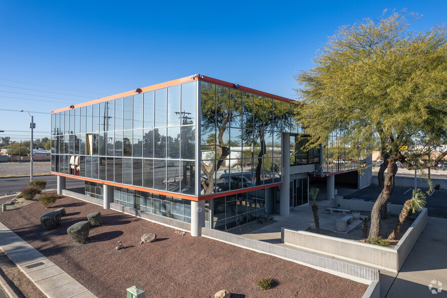 4067 E Grant Rd, Tucson, AZ à louer - Photo de l’immeuble – Image 2 sur 9