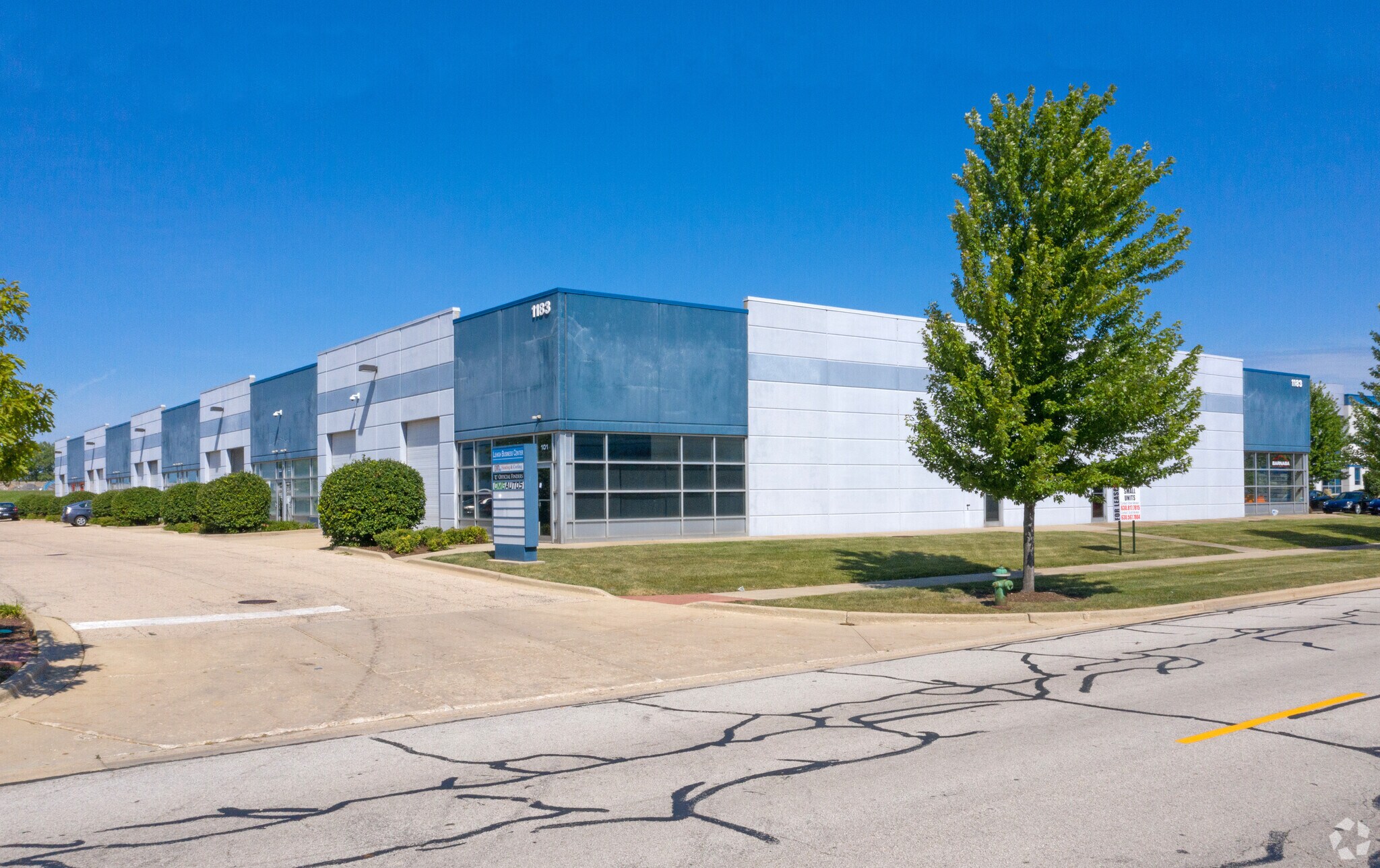 1183 Pierson Dr, Batavia, IL à louer Photo principale– Image 1 sur 4
