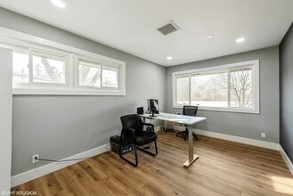 711 N 1st St, Dekalb, IL à louer Photo intérieure– Image 2 sur 4