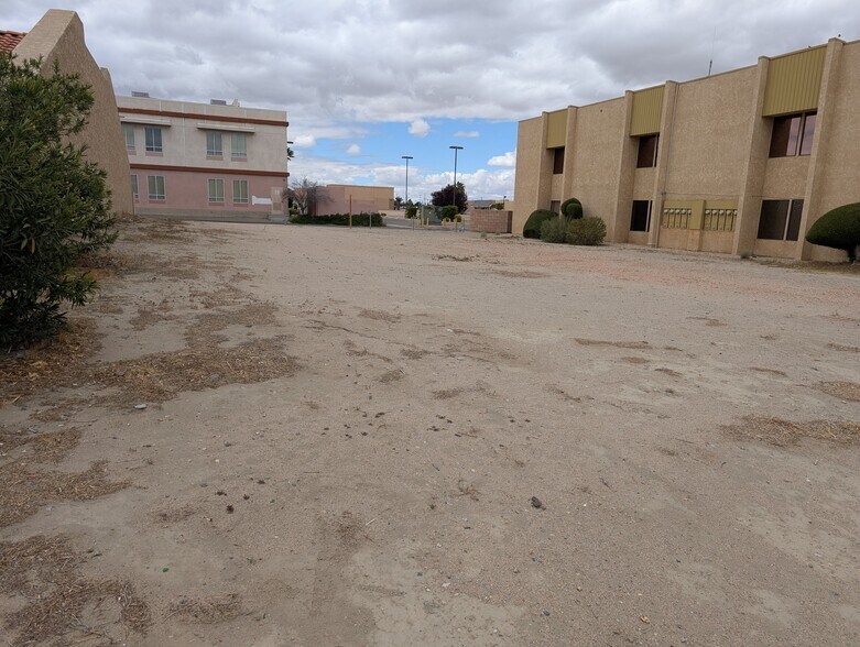 14406 Civic Dr, Victorville, CA à vendre - Photo principale – Image 1 sur 6
