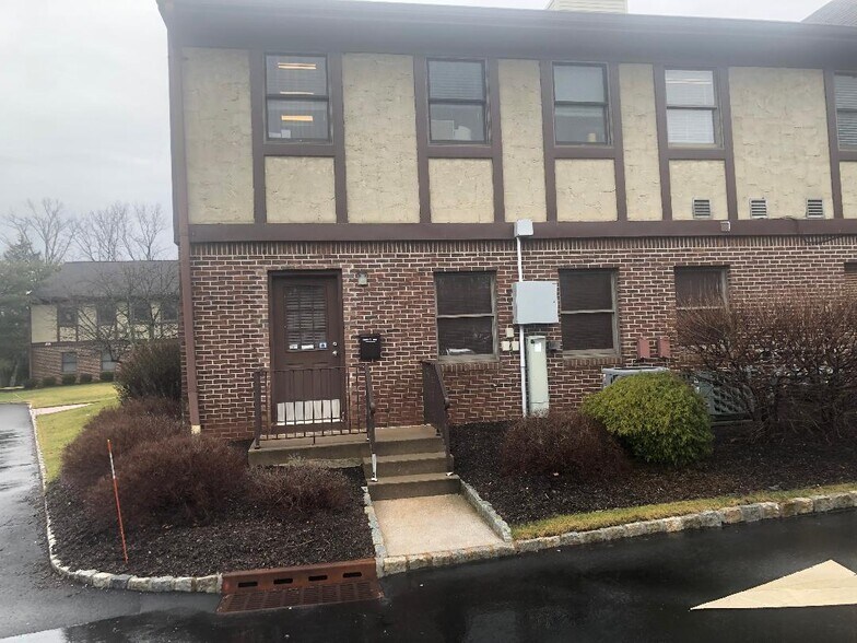175 Fairfield Ave, West Caldwell, NJ à louer - Photo de l’immeuble – Image 2 sur 12