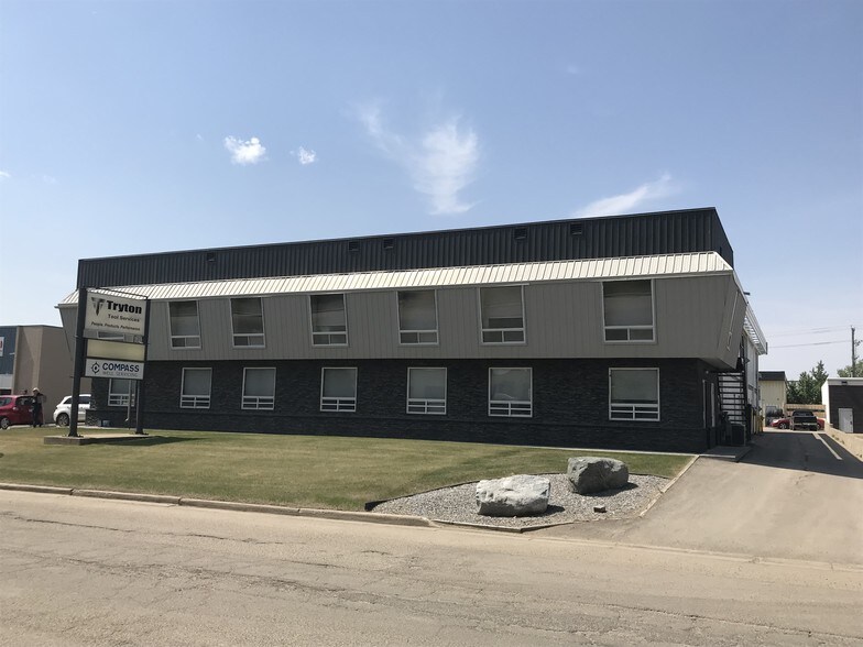 7836 49th Ave, Red Deer, AB à louer - Photo de l’immeuble – Image 3 sur 25