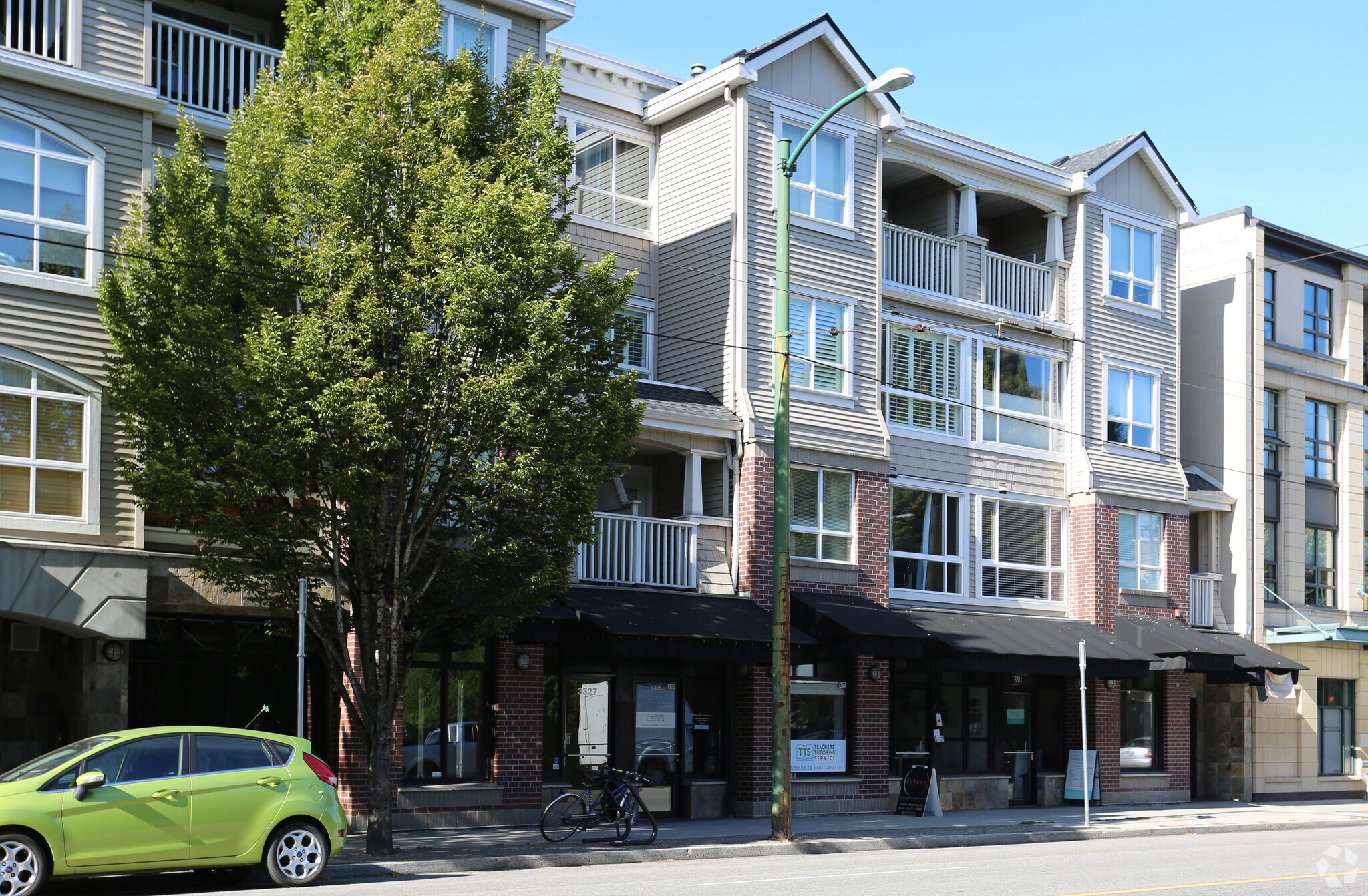 3325-3345 W 4th Ave, Vancouver, BC à louer Photo principale– Image 1 sur 3